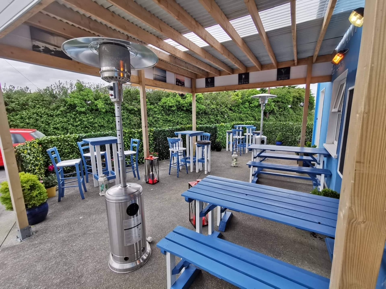 Wide view of the covered outdoor seating area at Pisces Restaurant